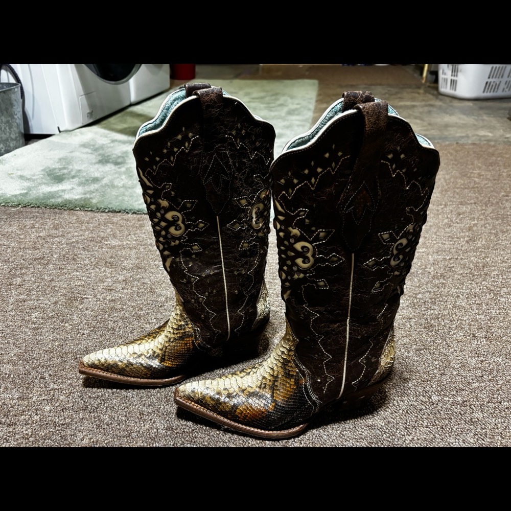 CORRAL VINTAGE WOMENS COWBOY BOOTS